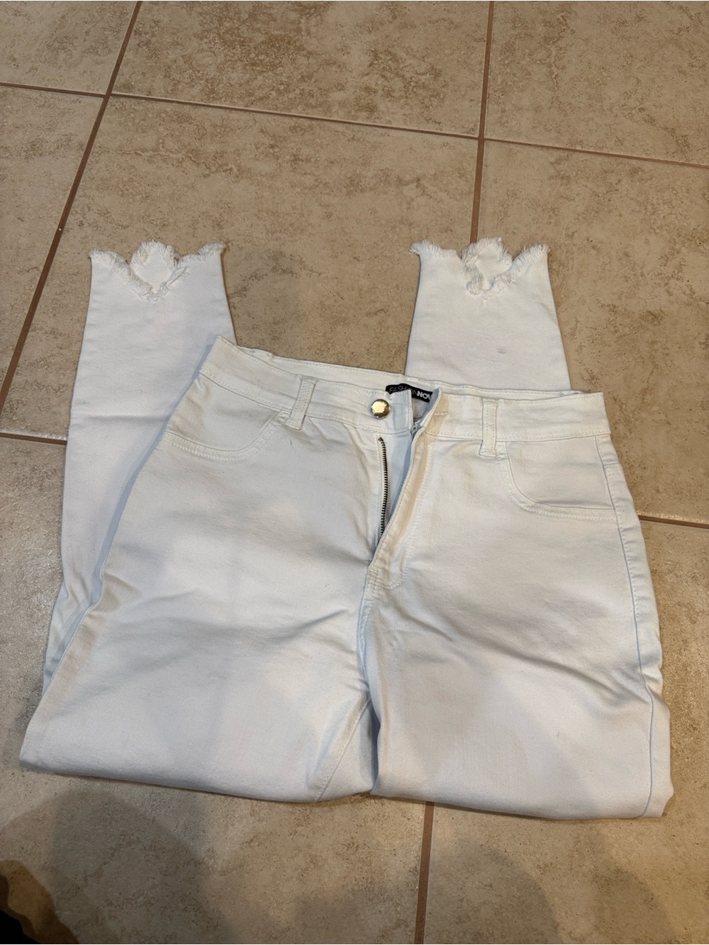 White Women's Frayed Hem Jeans